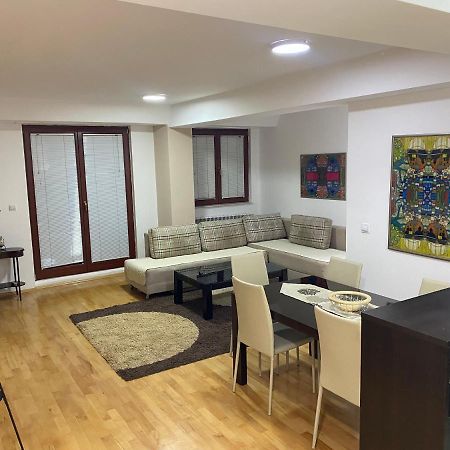 Dona Apartments Skopje Buitenkant foto
