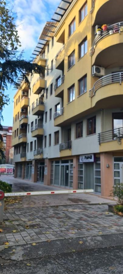Dona Apartments Skopje Buitenkant foto