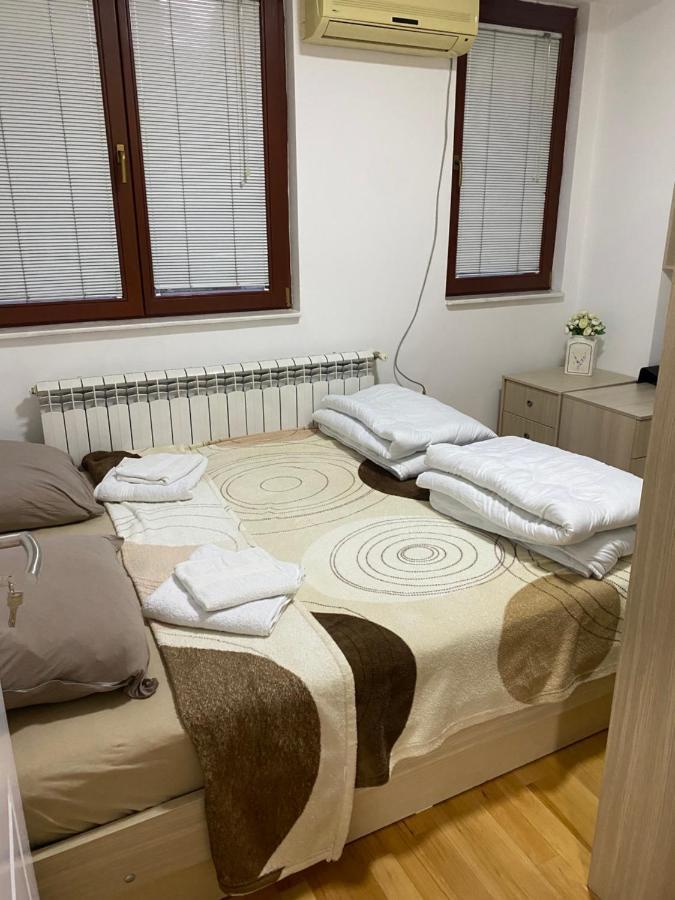 Dona Apartments Skopje Buitenkant foto