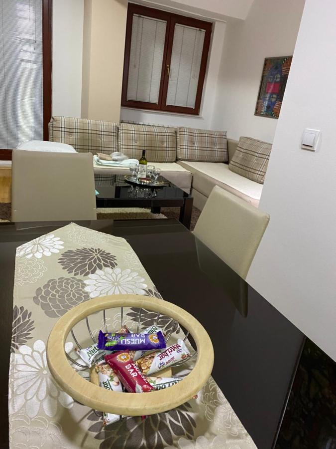 Dona Apartments Skopje Buitenkant foto